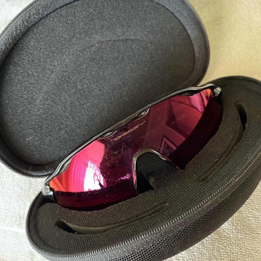 Oakley Rader sunglasses no dustbag